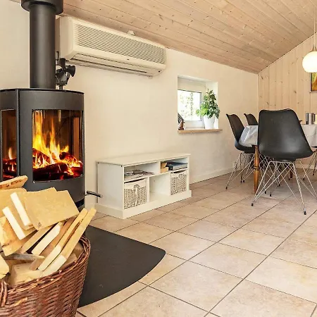 Holiday home Three-bedroom Holiday In Blavand 16